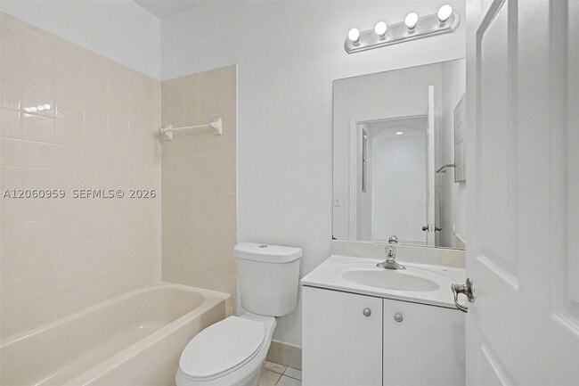 Building Photo - 975 NE 42nd Ave