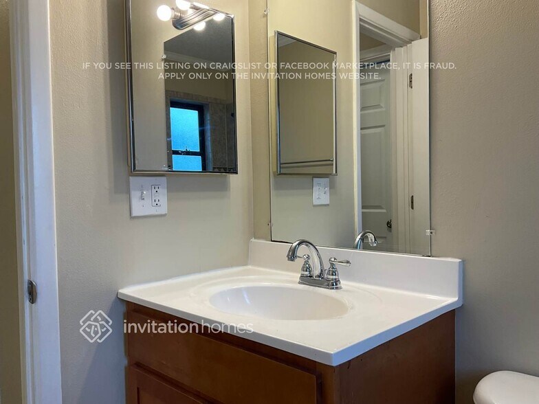 Building Photo - 3227 Lenwood Dr