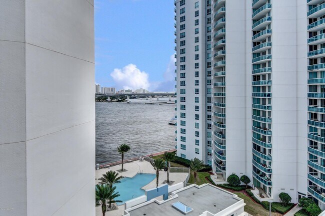 Building Photo - 241 Riverside Dr