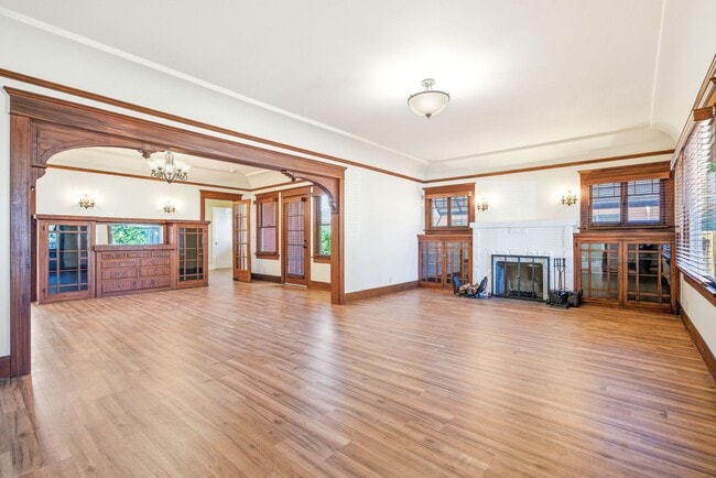 Building Photo - 314 E Palmyra Ave