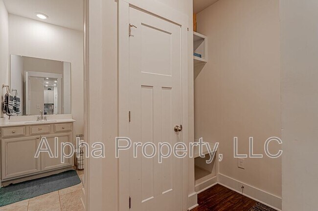 Building Photo - 126 Pewter Cir