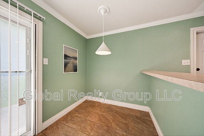 Building Photo - 517 Oak Dr