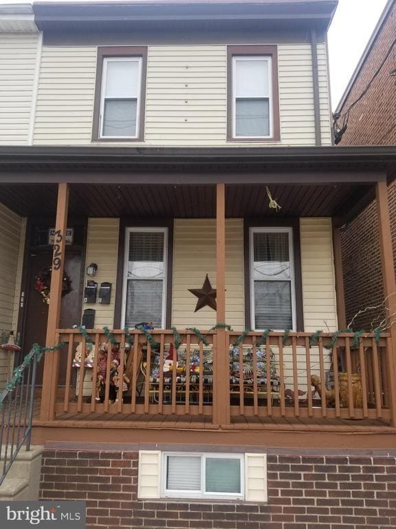 Building Photo - 329 N Burlington St