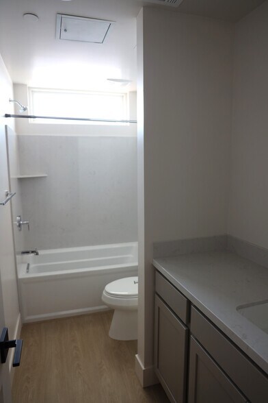 Bathroom 3 - 919 39th Ave