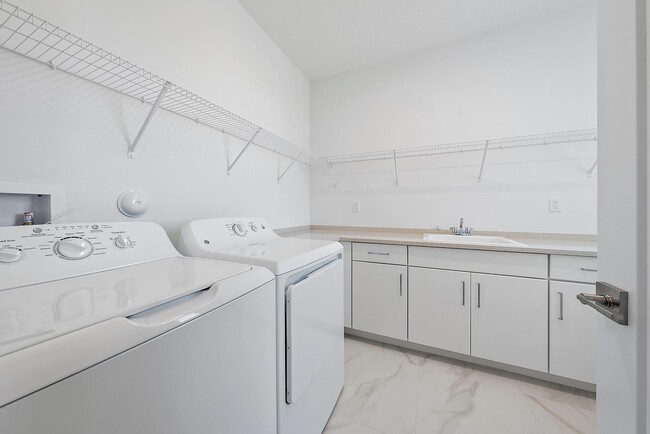 Building Photo - 20471 Southernwood Ave