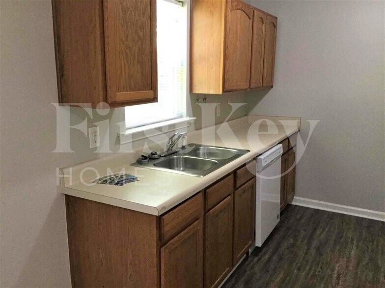 Building Photo - 9161 Thrash St SW