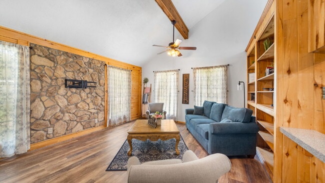 Building Photo - Private acre property, the charm you have been looking for. This is a place to call home!