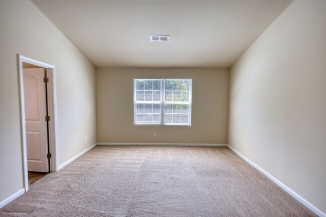 Building Photo - Charming 3BR House in Hampton