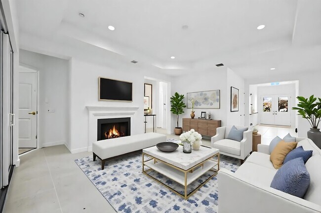 Building Photo - 15144 Wildwood Cir