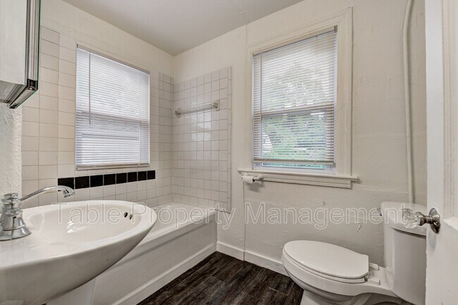 Building Photo - 3200 NW 16th St