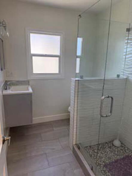 bathroom - 1235 N Allen Ave