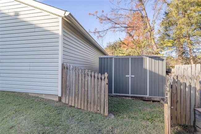 Building Photo - 149 Ledyard Dr