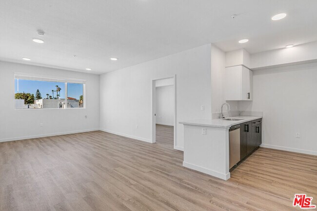 Building Photo - 10824 Blix St