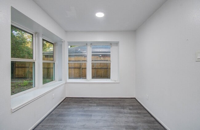 Building Photo - 5006 Village Springs Dr