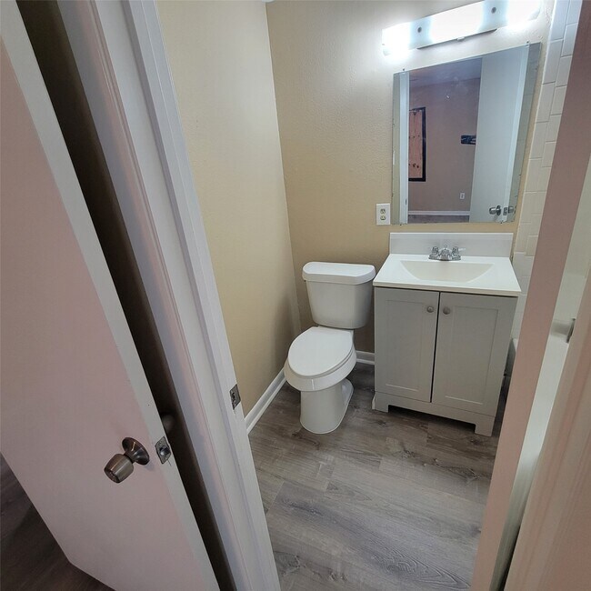 Building Photo - 802 Avenue K Ave