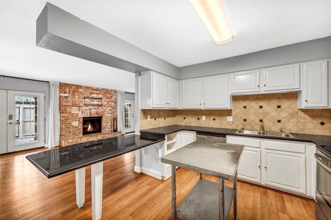 Building Photo - 1553 W Sam Houston Pkwy S