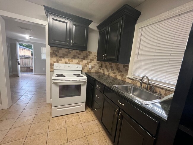 Building Photo - Lakeland Duplex for Rent