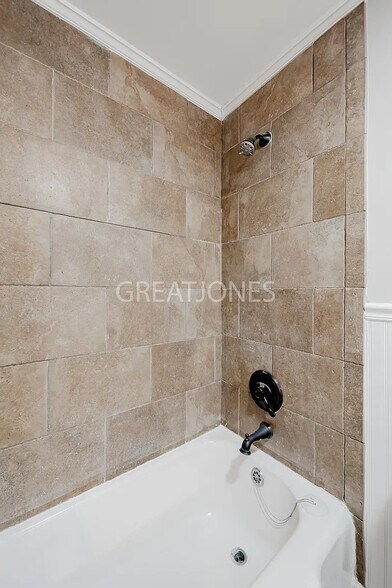 Building Photo - 3242 Southmont Dr