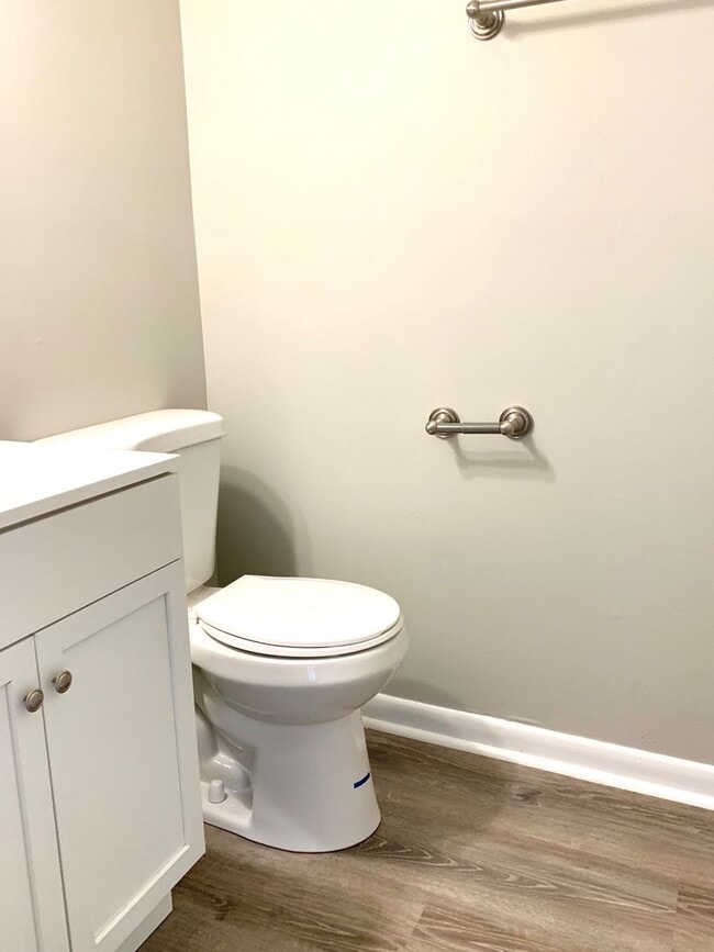 Building Photo - 208 State Line Rd