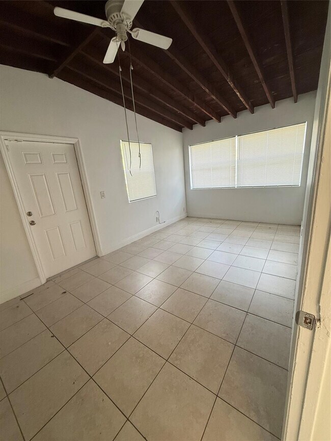 Building Photo - 1139 NW 9th Ave