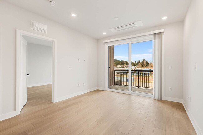 Building Photo - 6901 NE 184th Ln