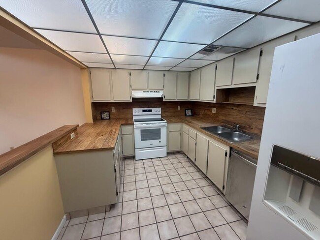 Building Photo - 5006 S University Dr