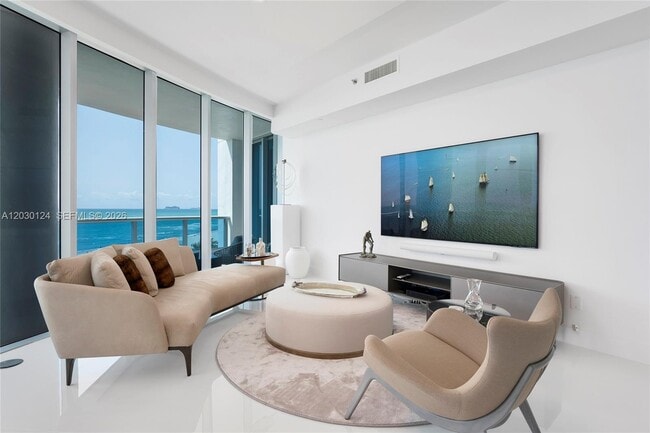 Building Photo - 5959 Collins Ave