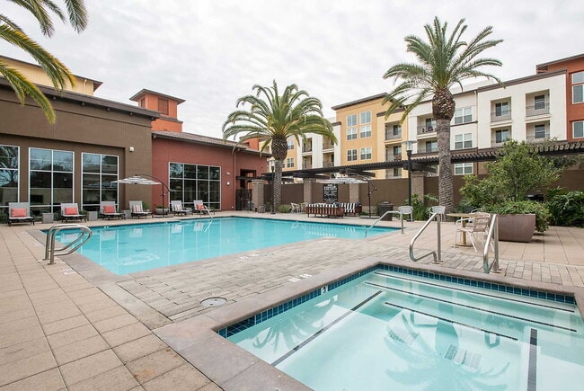 Building Photo - Paragon