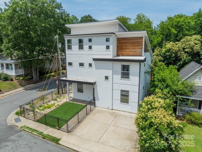 Building Photo - 1401 Kennon St