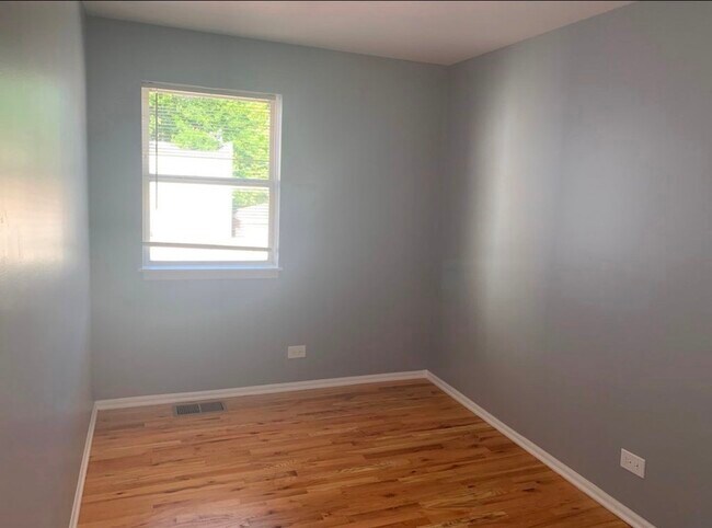 Building Photo - 2216 W Adams St