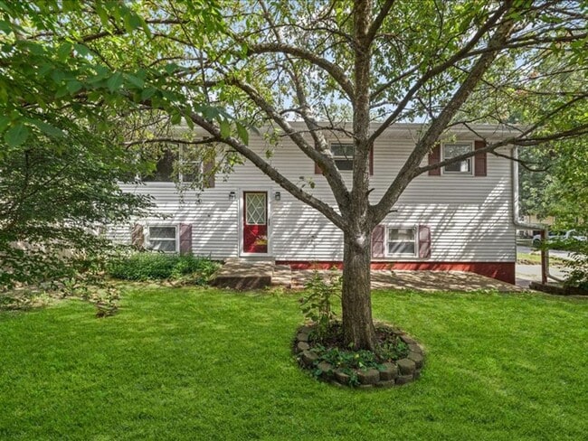 Building Photo - Get $725 off your security deposit OR $250...