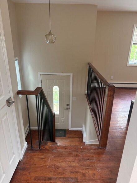 Building Photo - 51 Manor Rd