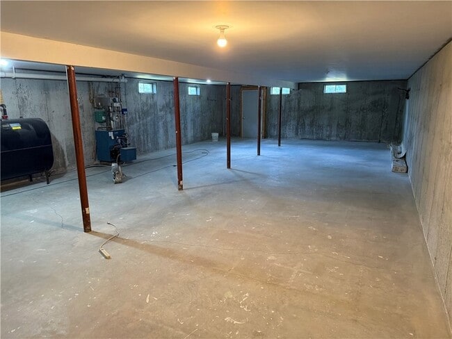 Building Photo - 16 Brenden St