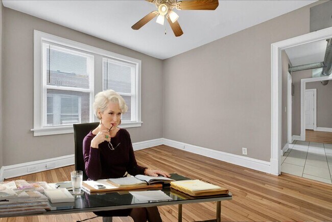 Building Photo - Meryl Wears Prada