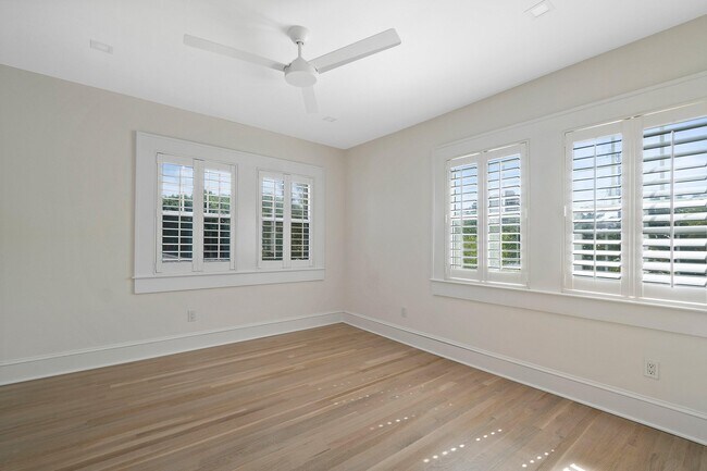 Building Photo - 224 10th St