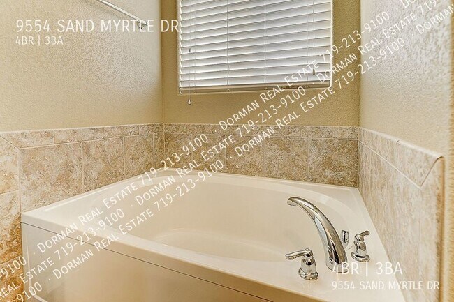 Building Photo - 9554 Sand Myrtle Dr