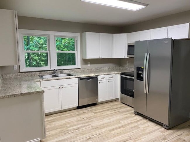 Building Photo - Harriman 37748 - Charming 2-bedroom, 1.5-b...