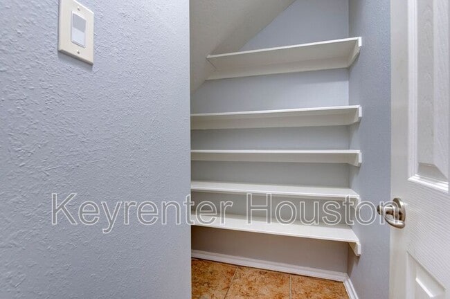 Building Photo - 47 Wickerdale Pl