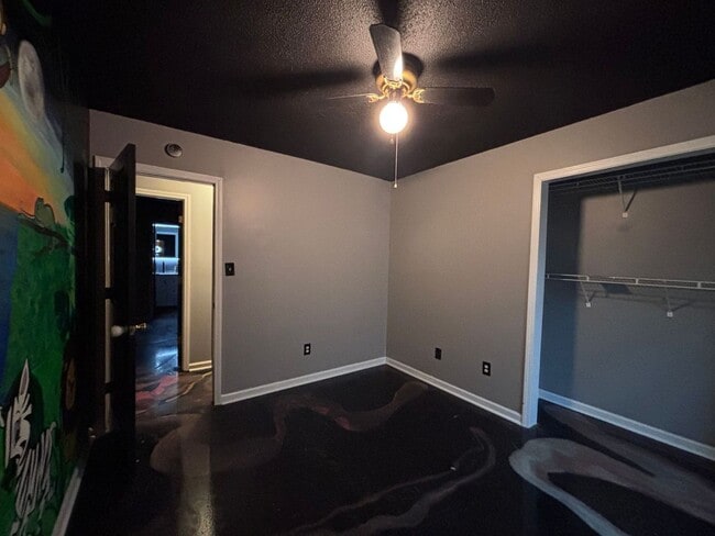 Building Photo - This is a must see!