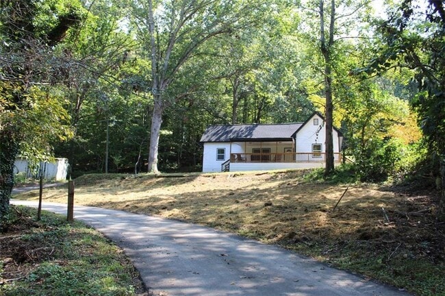 Building Photo - 202 Henderson Falls Rd
