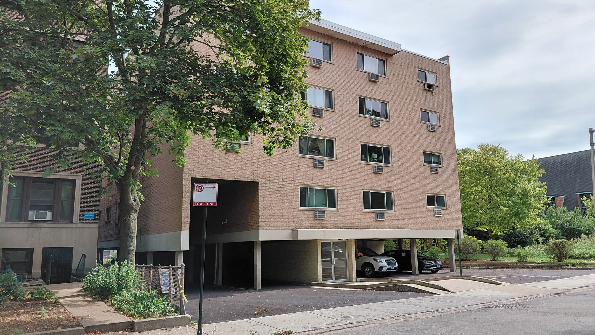 Building Photo - 4939 S Dorchester Ave