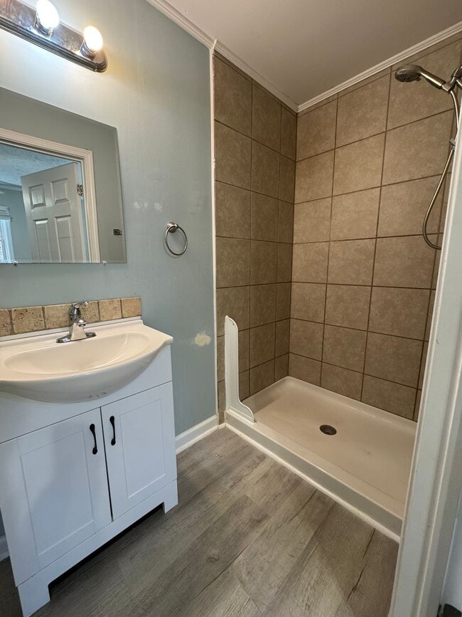 Building Photo - Arch Street Gem!