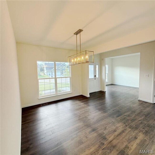Building Photo - 302 Windmill View Court