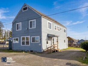 Building Photo - 204 128th St S