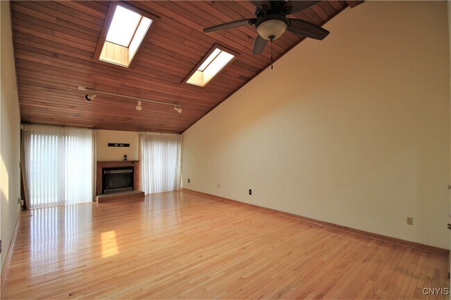 Building Photo - 222 Shuart Ave