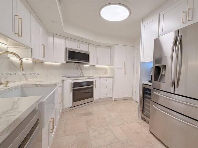 Building Photo - 1111 Crandon Blvd