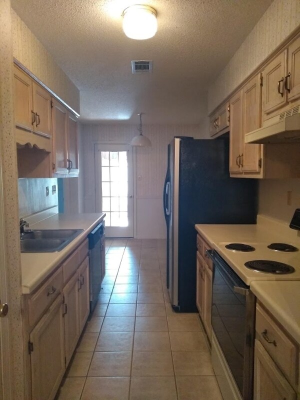 Building Photo - 1685 Beaver Trail Dr