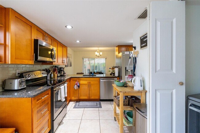 Building Photo - 10600 La Placida Dr