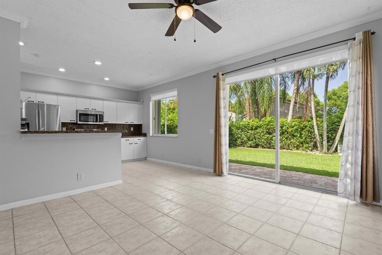 Building Photo - 4319 Greenbriar Ln