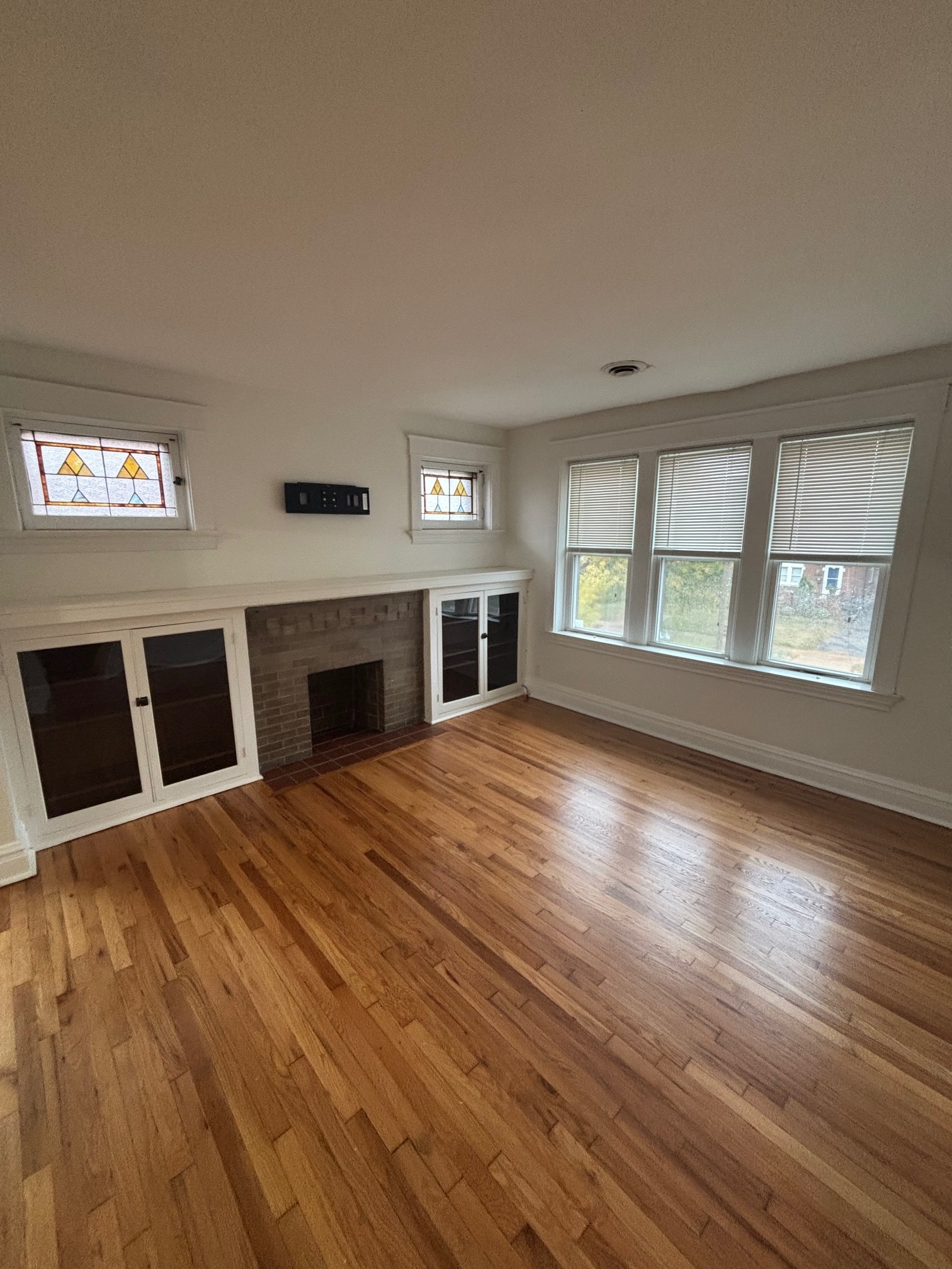 Building Photo - 5054 Winona Ave